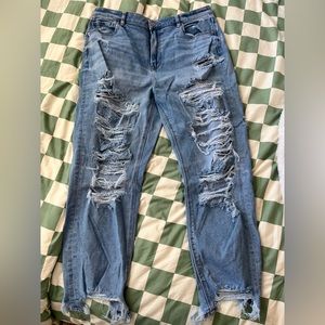 AE Women’s Ripped Jeans / Size 16